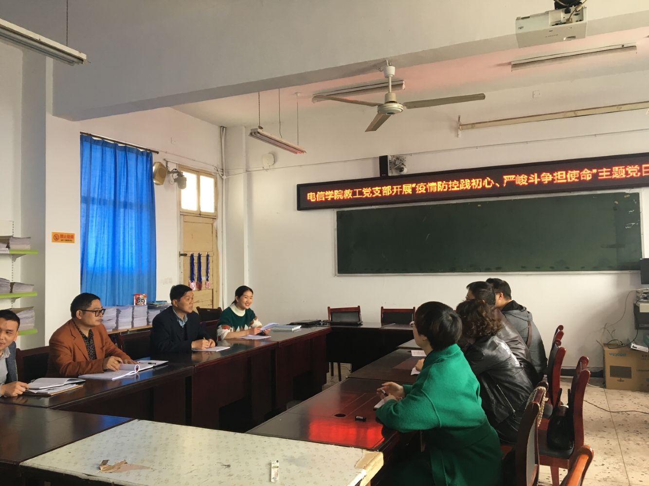 教师线下学习照.jpg