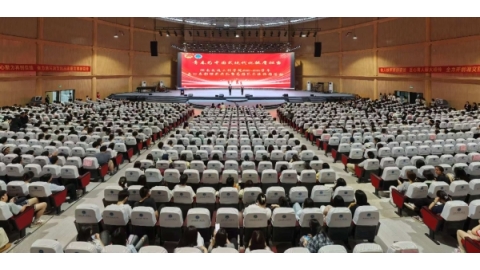 学校举行2026年五四表彰颁奖典礼暨高雅艺术进校园活动